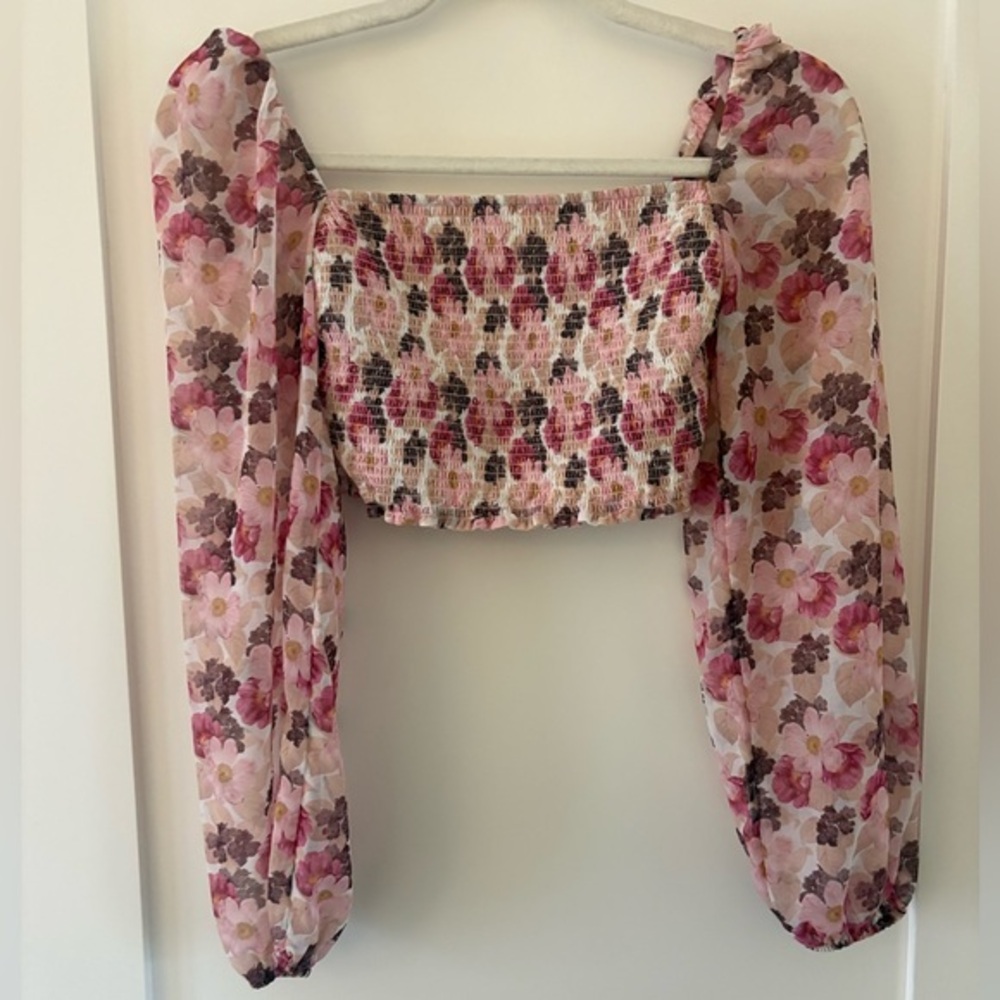 Wilfred Aritzia pink floral sheer puff sleeve crop top feminine romantic XS